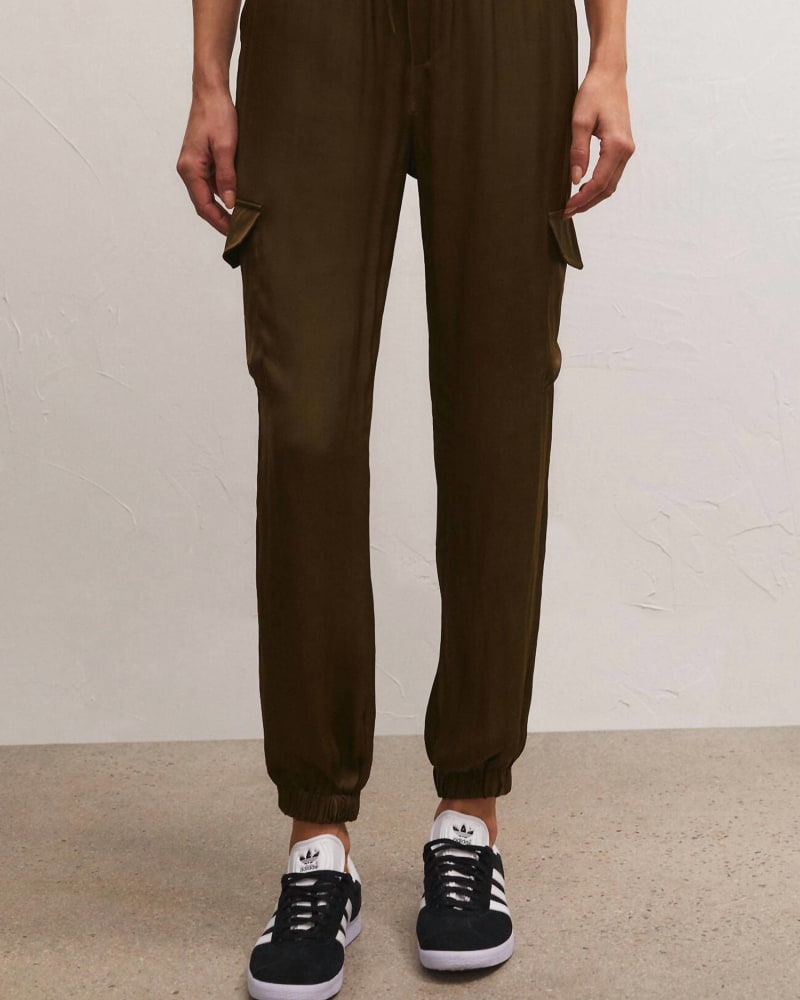 Front of a model wearing a size X-Large Rory Cargo Jogger in Kelp in Kelp by Z Supply. | dia_product_style_image_id:338615